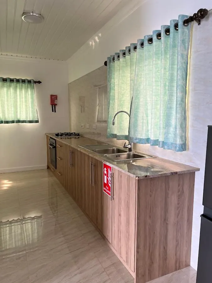 Apartment Western Ocean Breeze Self Catering Victoria Seychellen